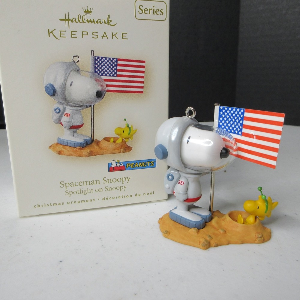 Hallmark Keepsake Spaceman Snoopy Spotlight on Snoopy 2007 Peanuts Ornament